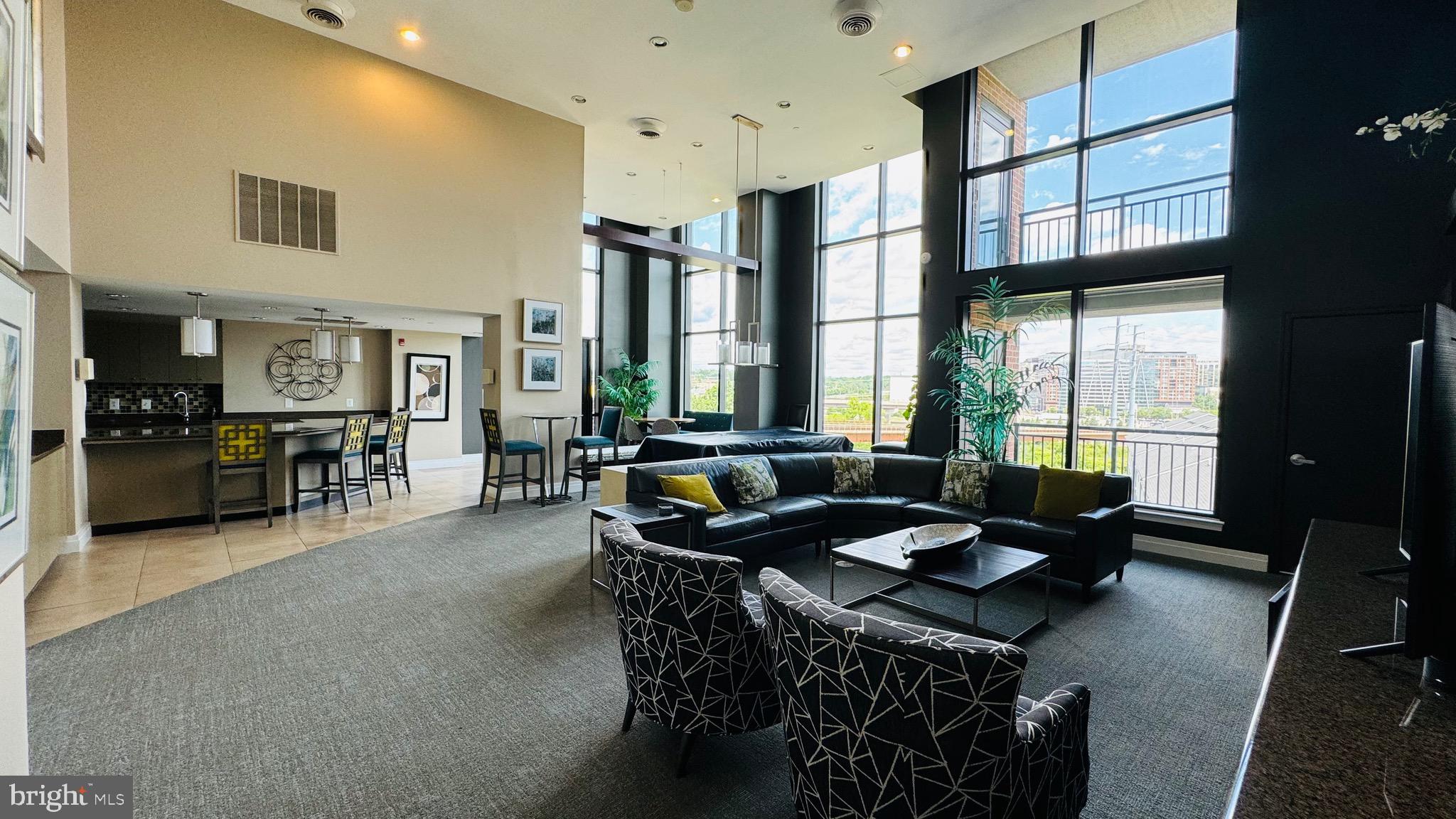 MIDTOWN ALEXANDRIA STATION CONDOMINIUM - Residential Lease
