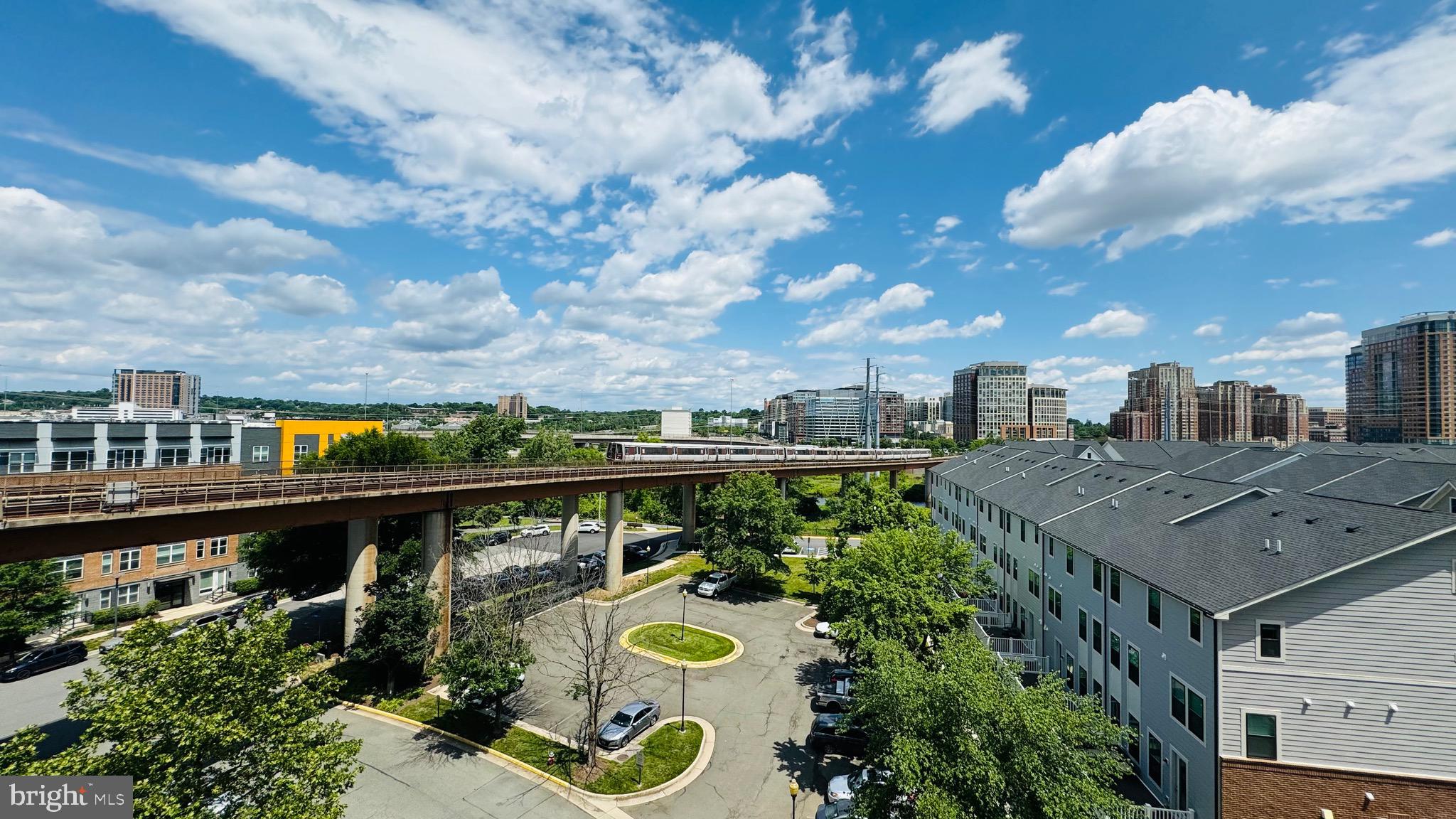 MIDTOWN ALEXANDRIA STATION CONDOMINIUM - Residential Lease