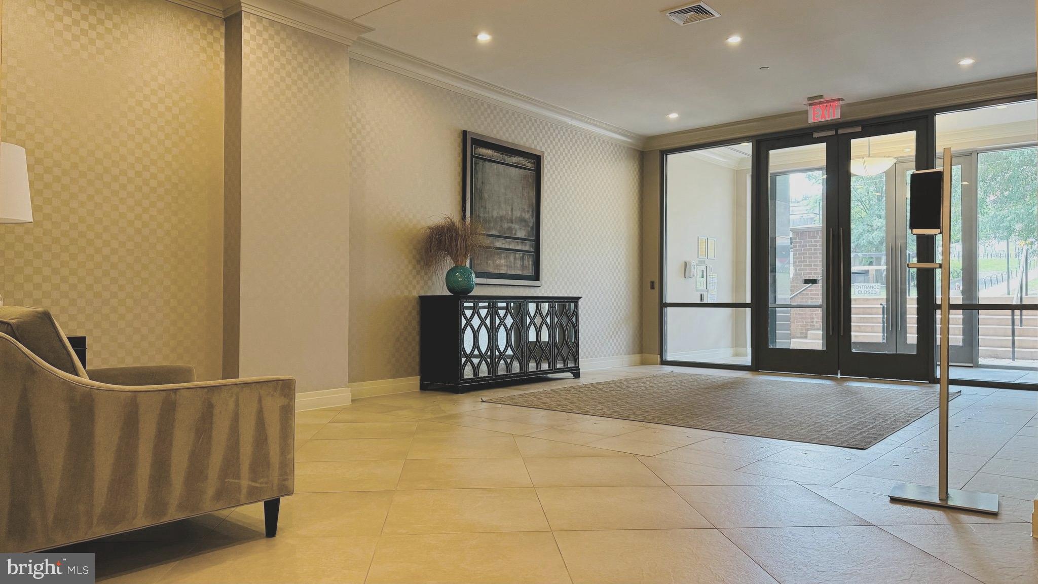 MIDTOWN ALEXANDRIA STATION CONDOMINIUM - Residential Lease