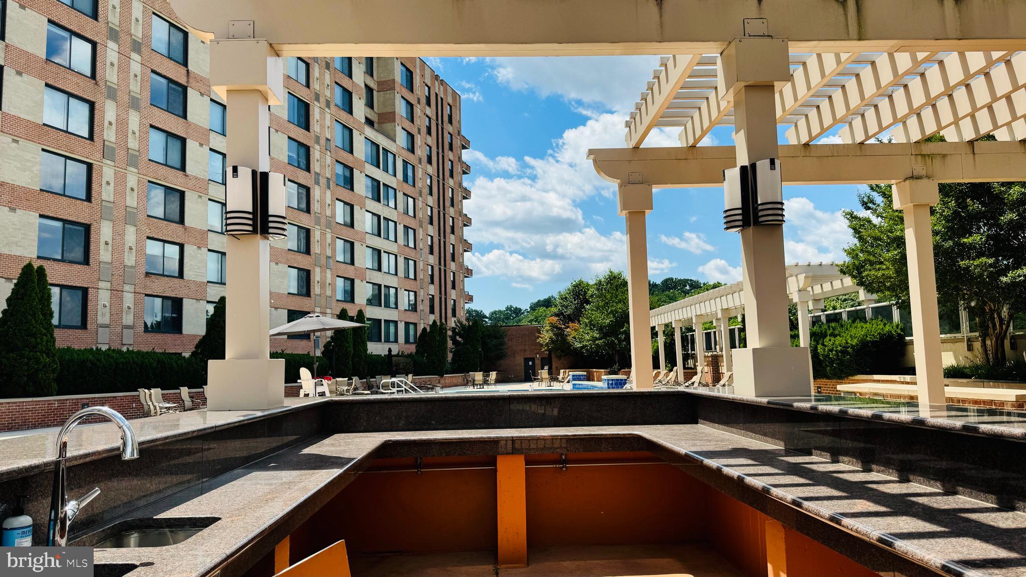 MIDTOWN ALEXANDRIA STATION CONDOMINIUM - Residential Lease