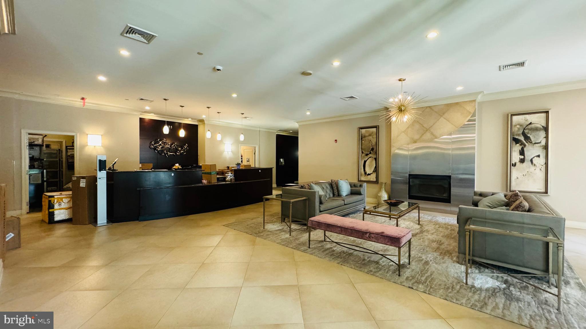 MIDTOWN ALEXANDRIA STATION CONDOMINIUM - Residential Lease