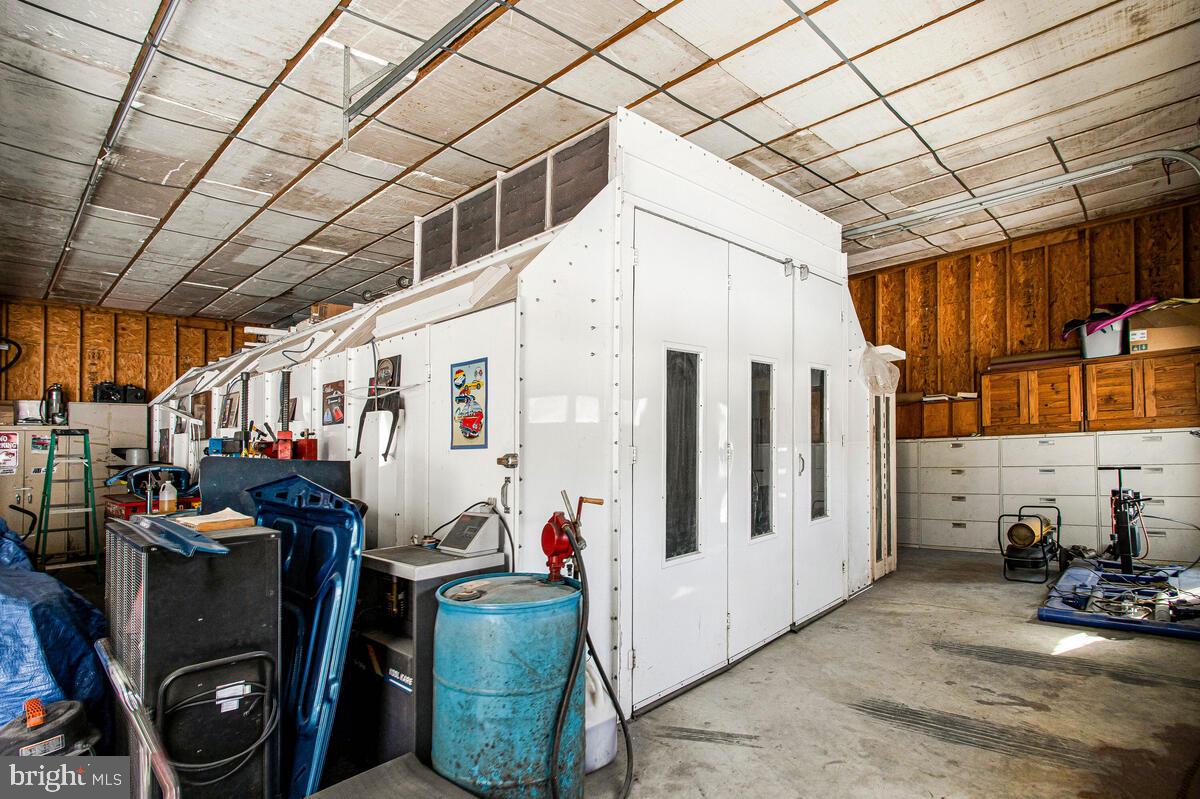 HUNTINGFIELDS MANOR - Residential