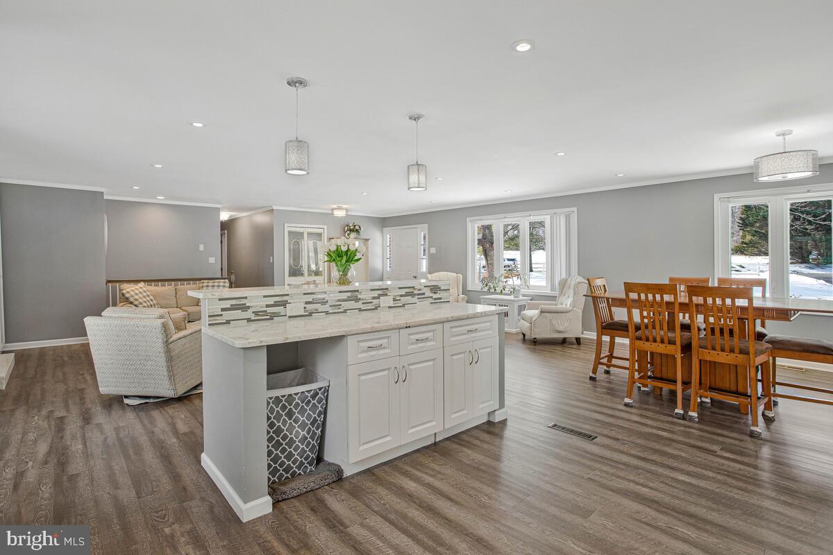 HUNTINGFIELDS MANOR - Residential