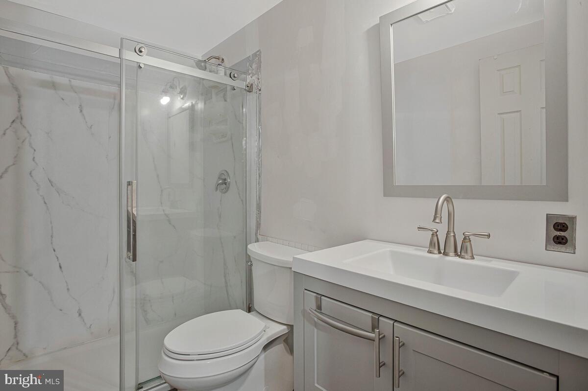 HUNTINGFIELDS MANOR - Residential