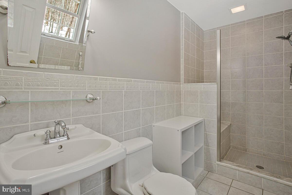 HUNTINGFIELDS MANOR - Residential