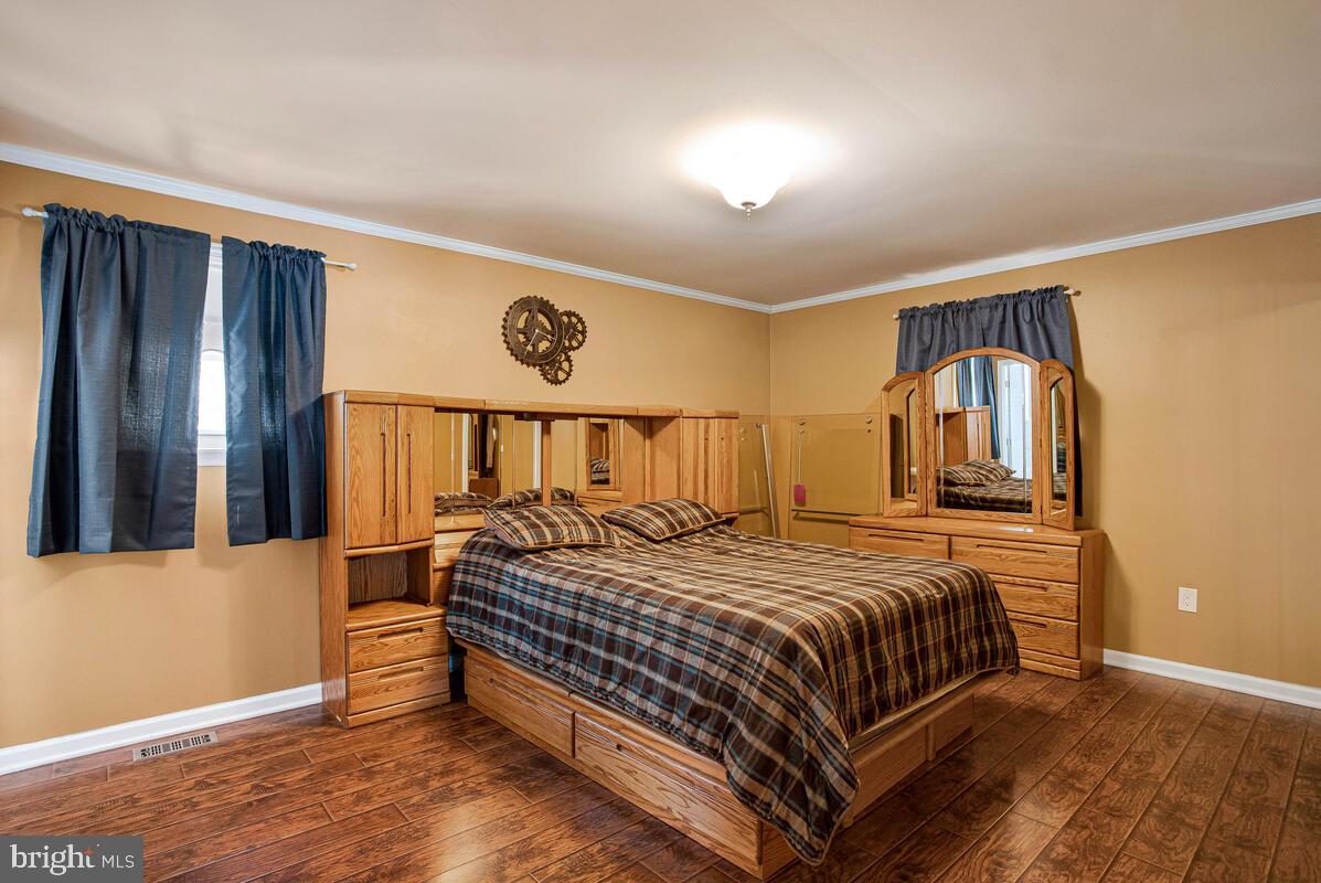 HUNTINGFIELDS MANOR - Residential