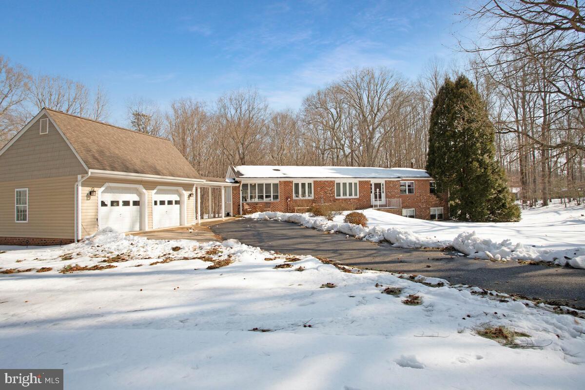 HUNTINGFIELDS MANOR - Residential