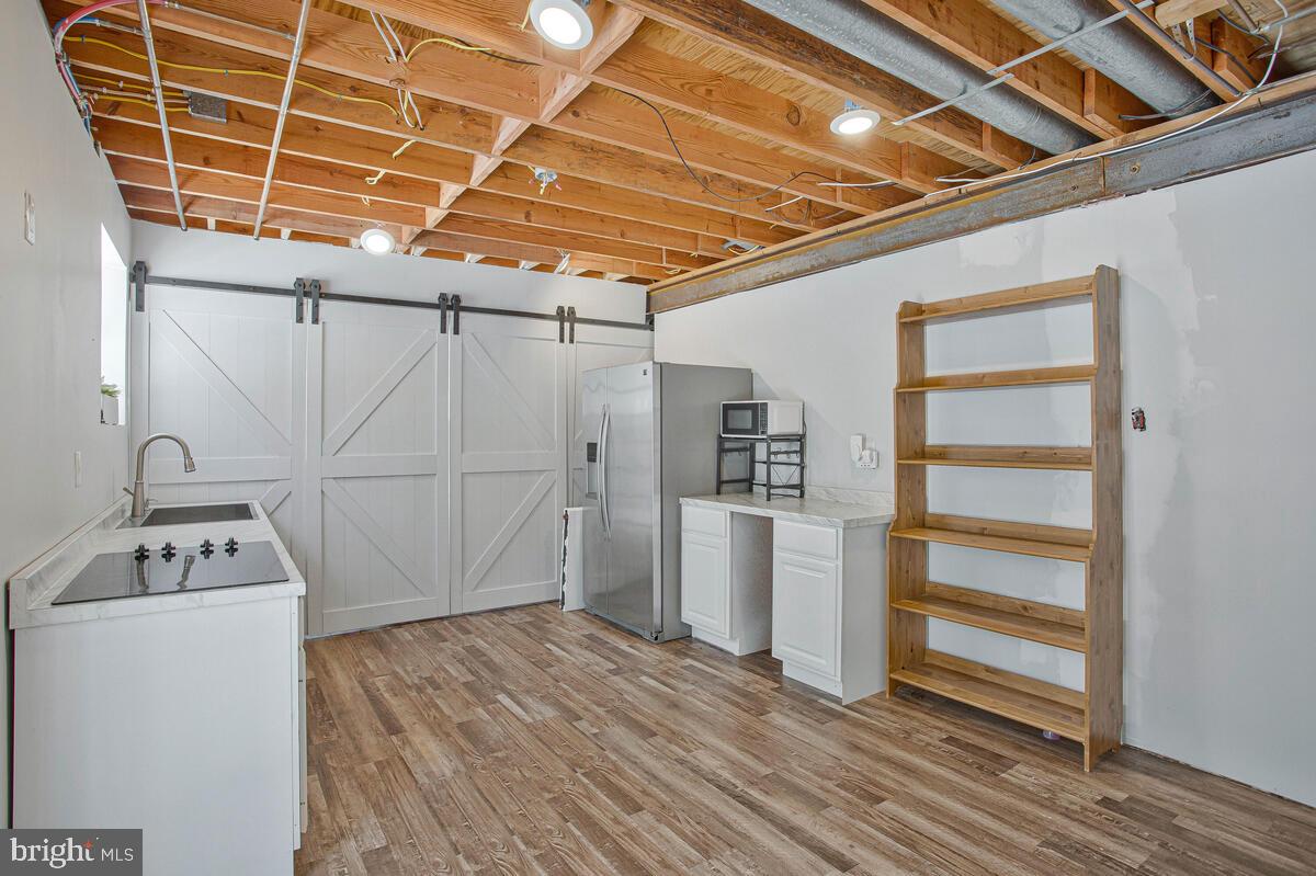 HUNTINGFIELDS MANOR - Residential