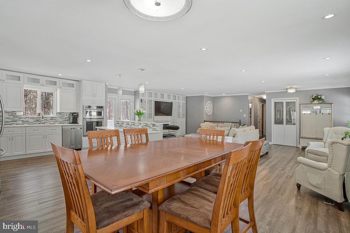 HUNTINGFIELDS MANOR - Residential