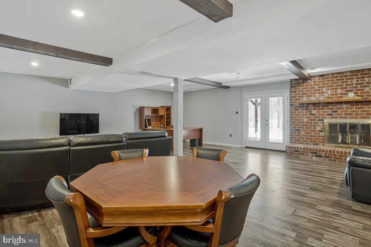 HUNTINGFIELDS MANOR - Residential