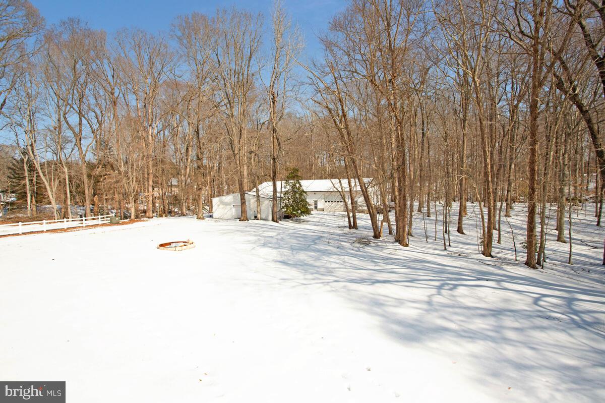 HUNTINGFIELDS MANOR - Residential