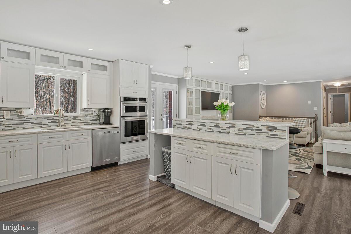 HUNTINGFIELDS MANOR - Residential