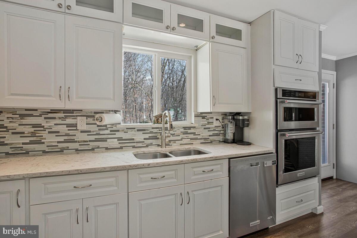 HUNTINGFIELDS MANOR - Residential