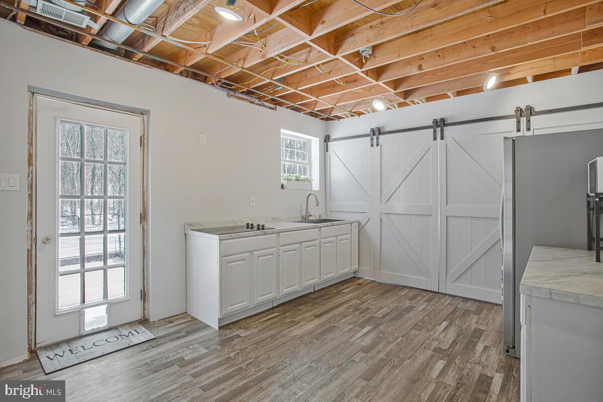 HUNTINGFIELDS MANOR - Residential