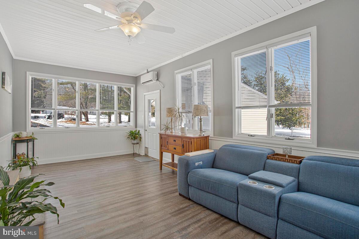 HUNTINGFIELDS MANOR - Residential