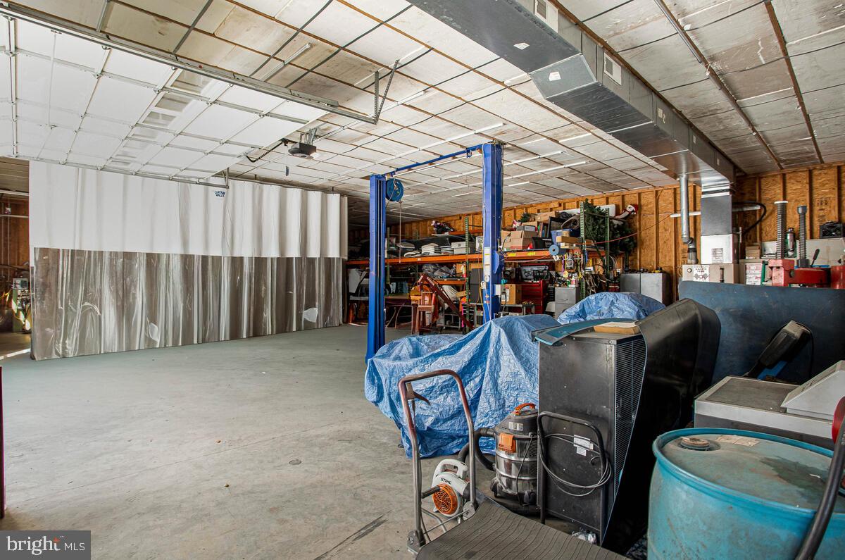 HUNTINGFIELDS MANOR - Residential