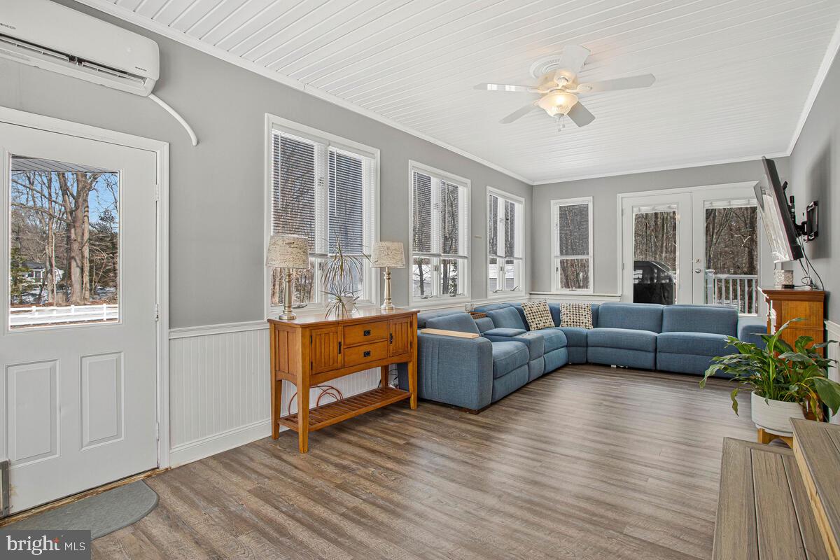 HUNTINGFIELDS MANOR - Residential