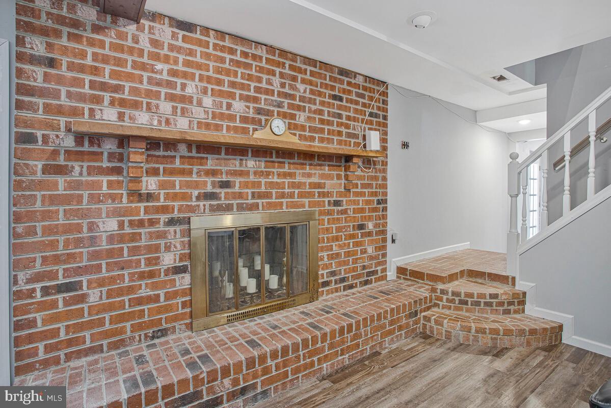 HUNTINGFIELDS MANOR - Residential