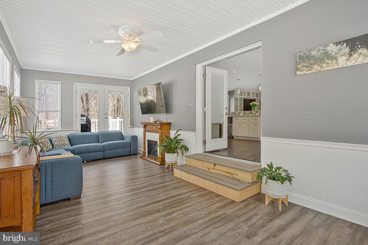 HUNTINGFIELDS MANOR - Residential