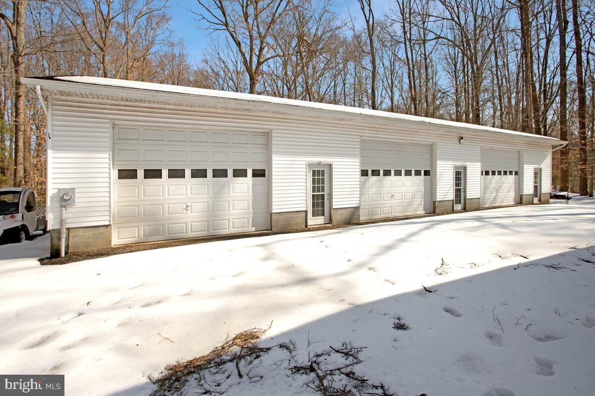 HUNTINGFIELDS MANOR - Residential