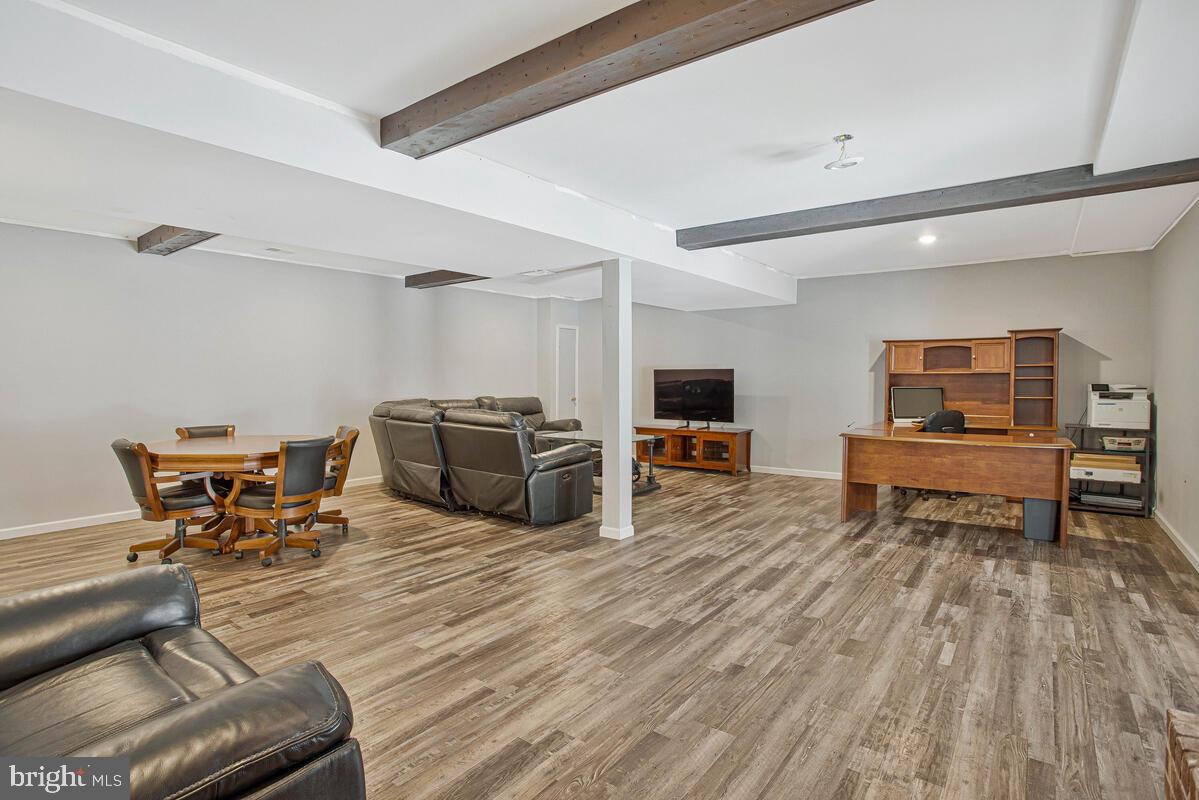 HUNTINGFIELDS MANOR - Residential