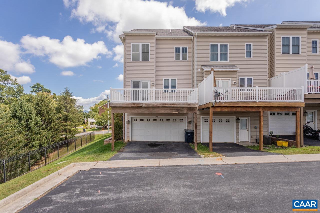 TOWNES AT BLUESTONE - Residential