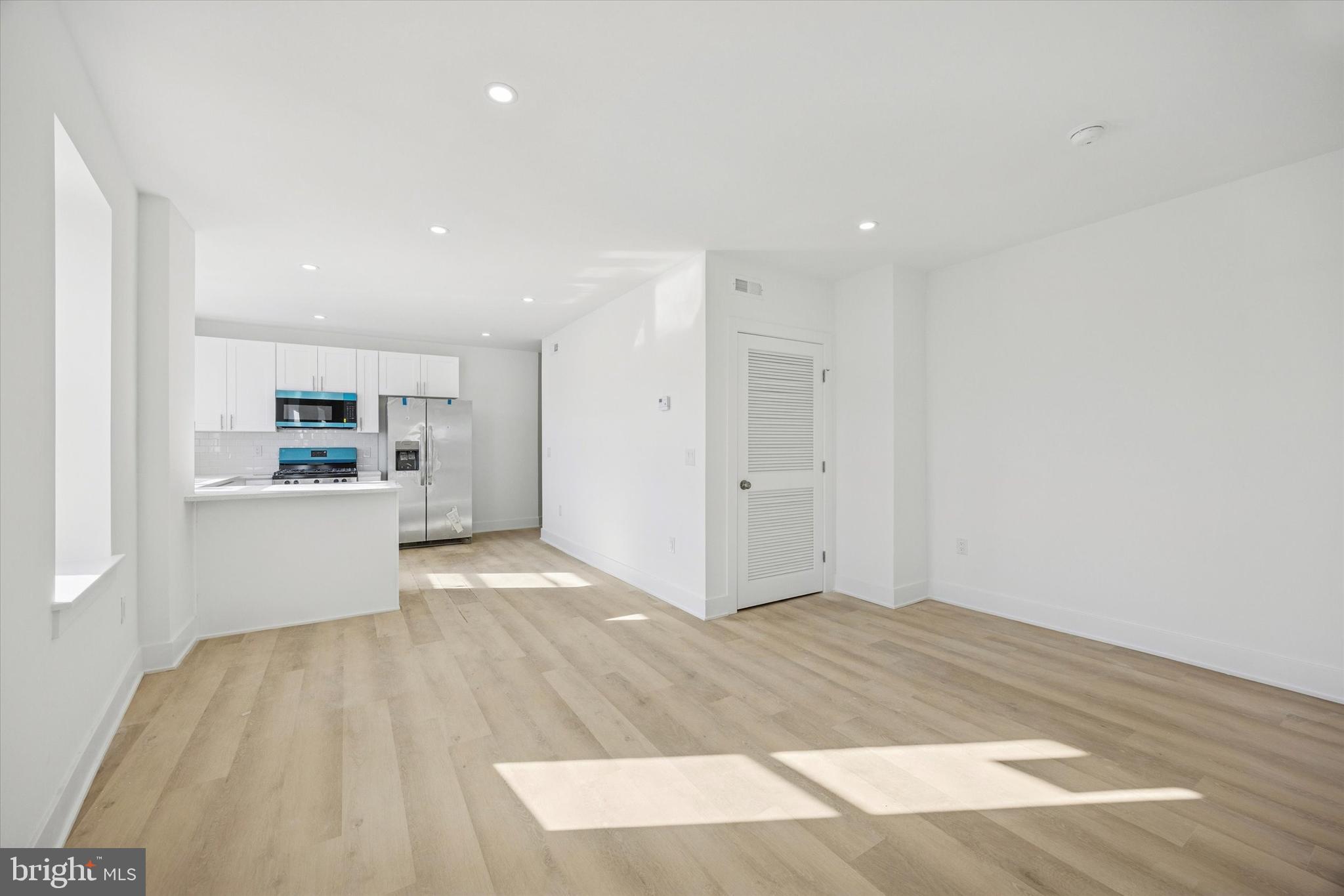 PORT RICHMOND - Residential Income