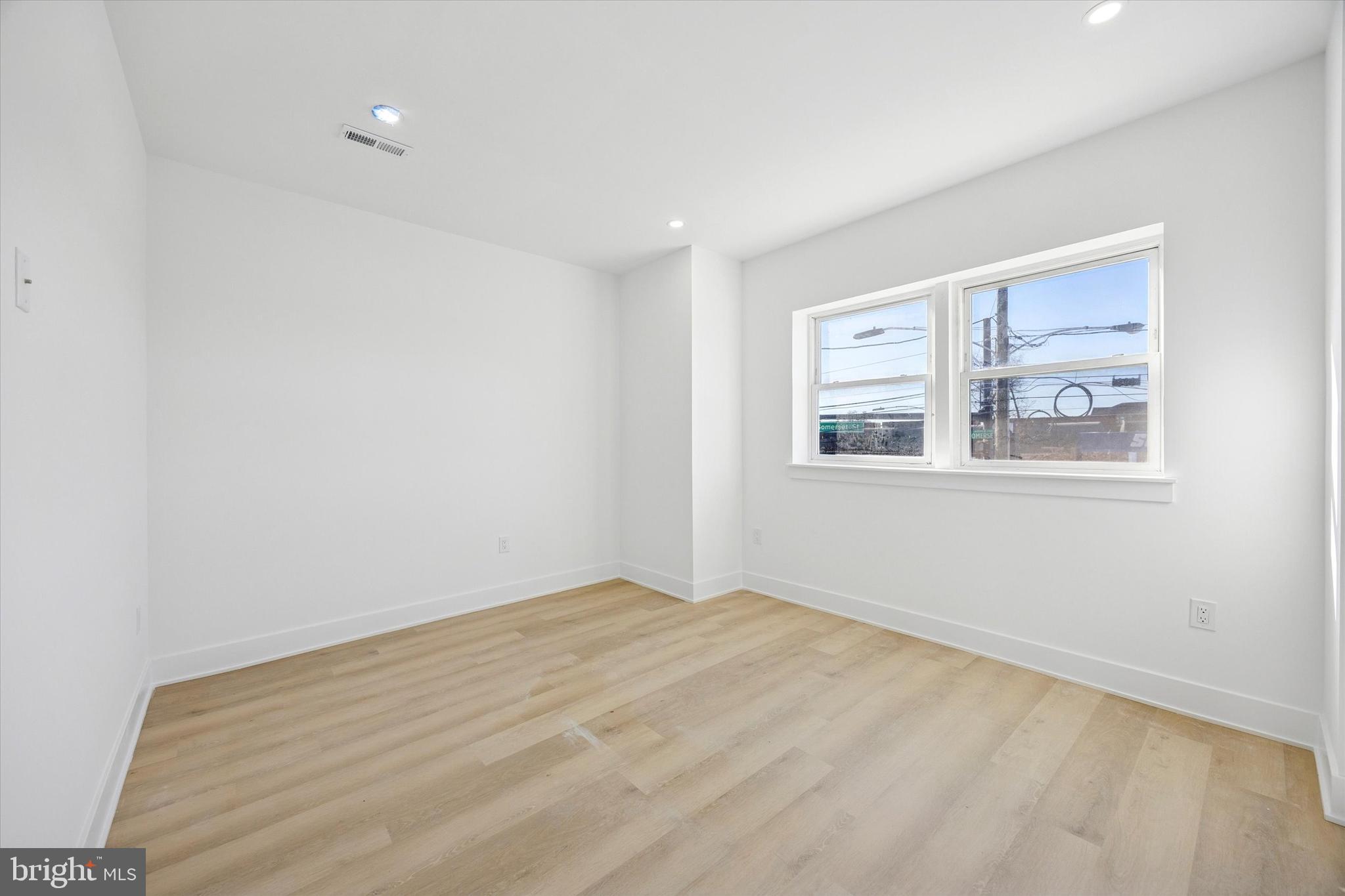 PORT RICHMOND - Residential Income