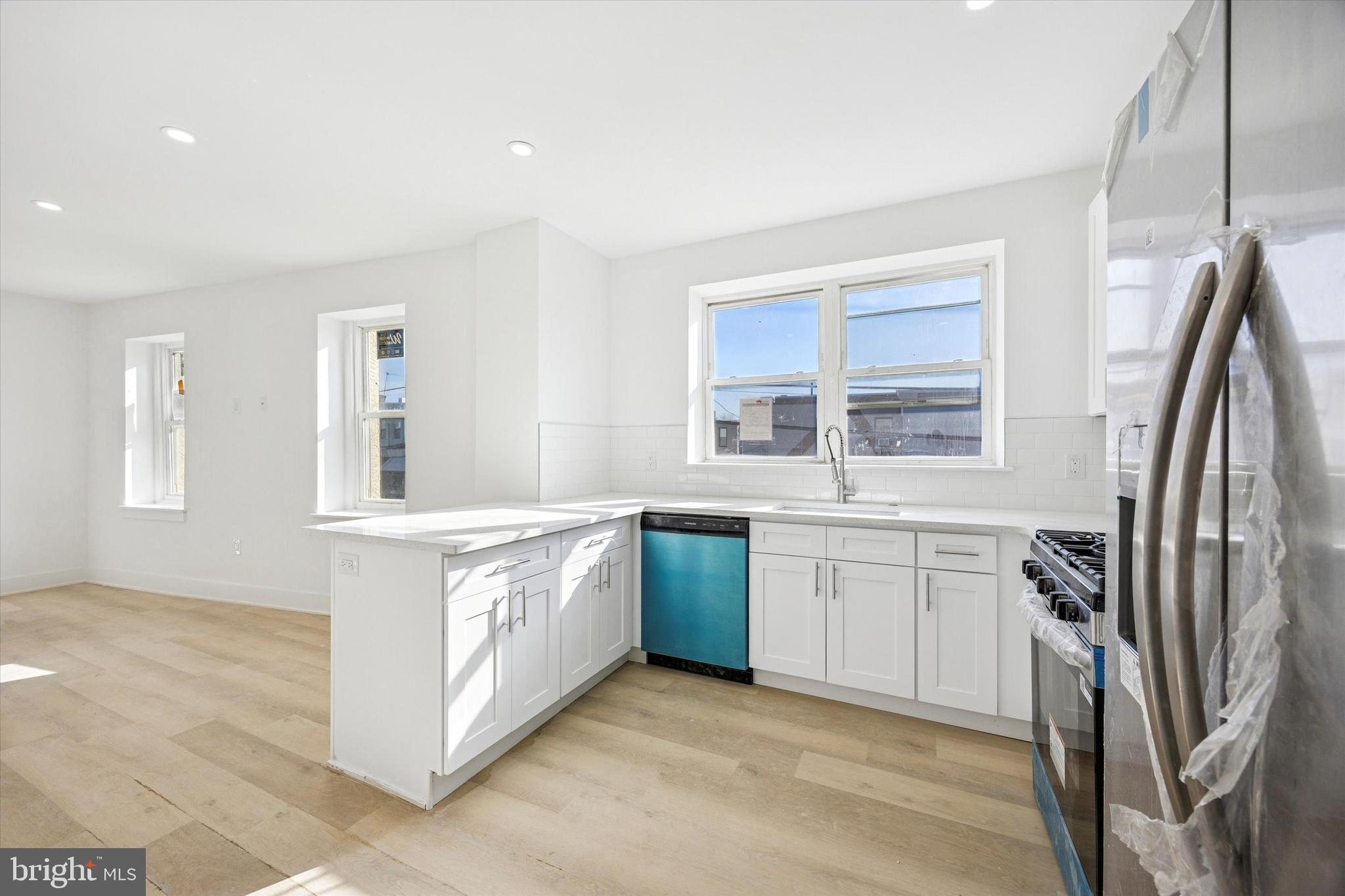 PORT RICHMOND - Residential Income