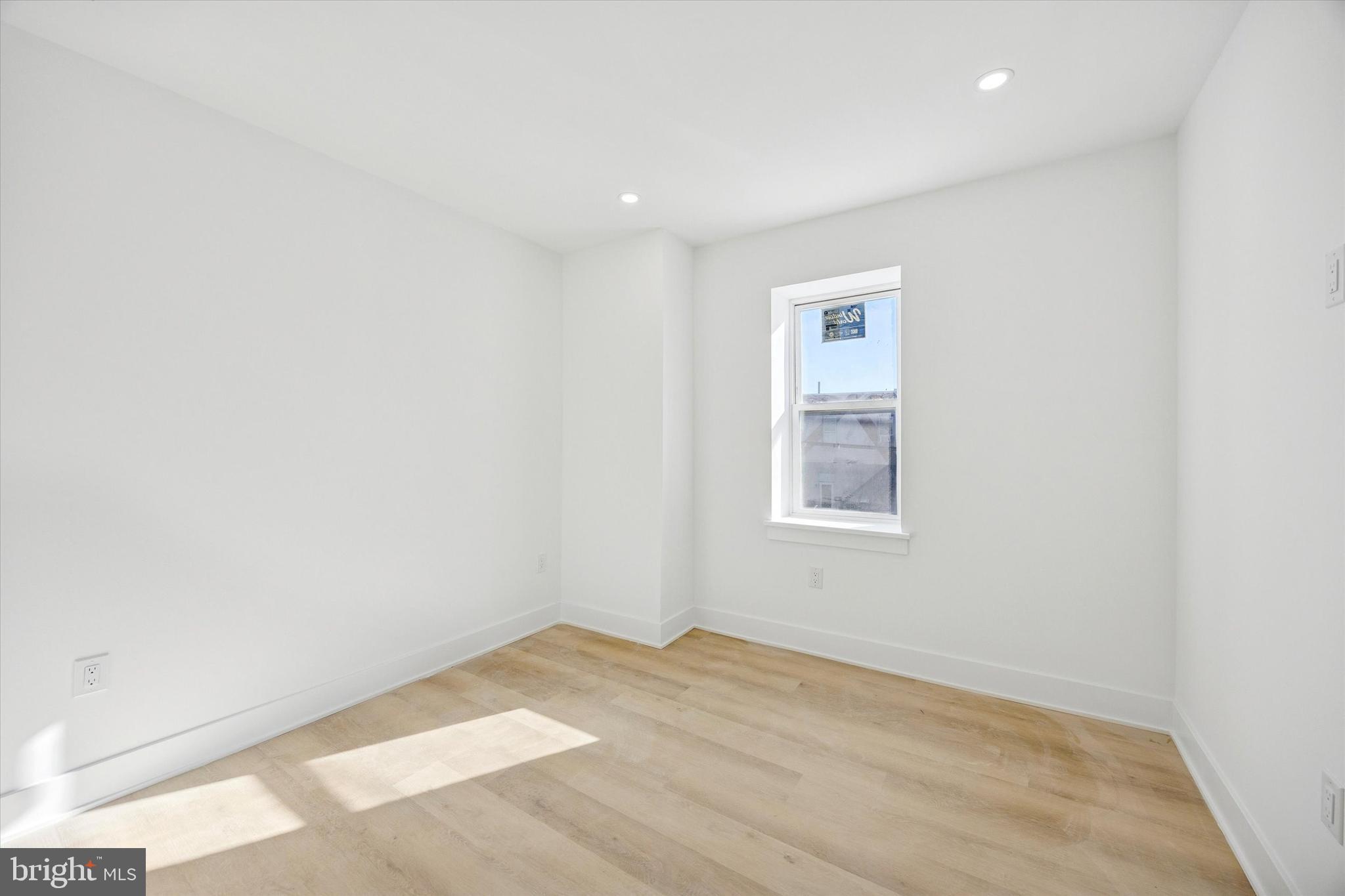 PORT RICHMOND - Residential Income
