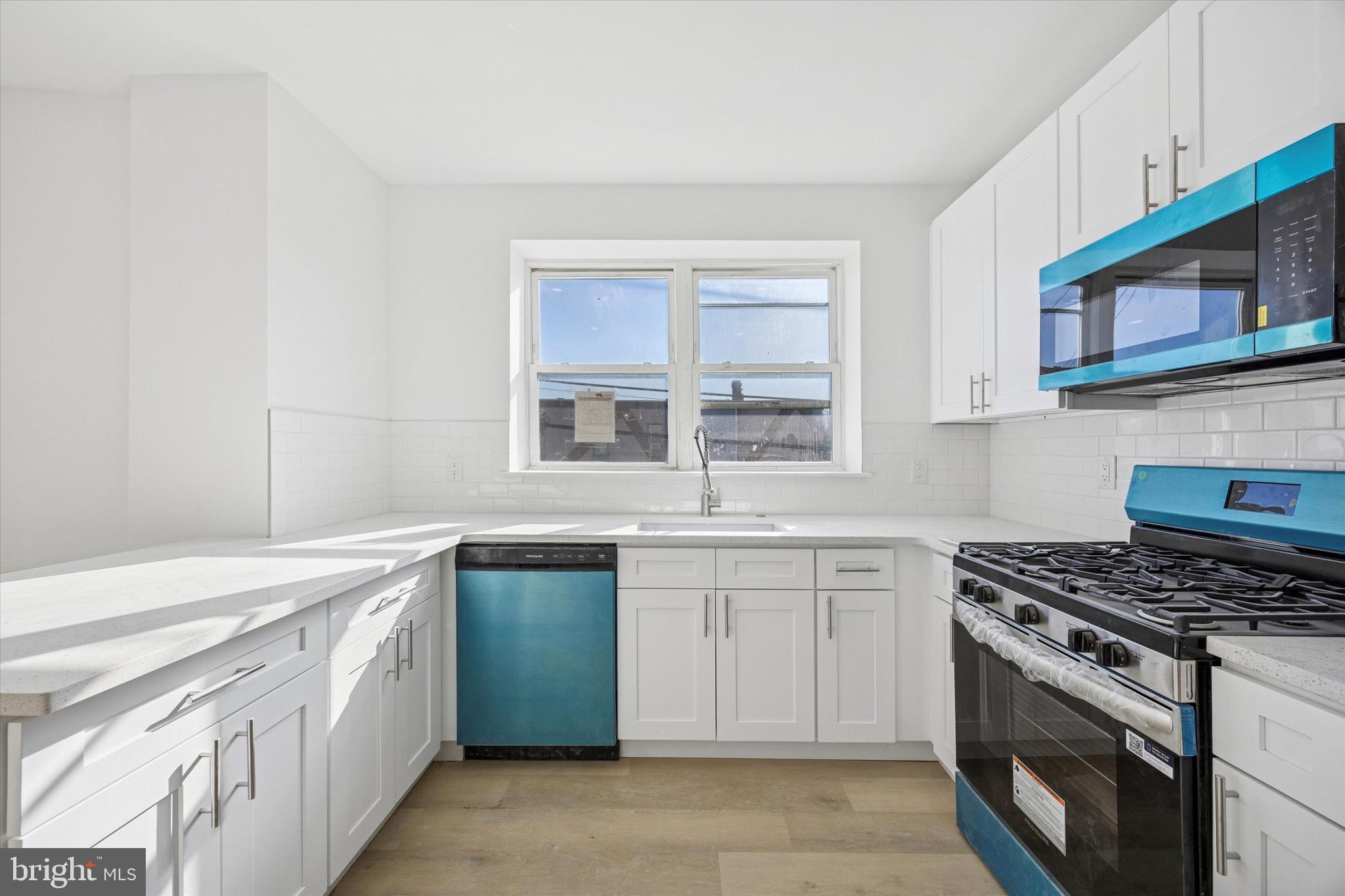 PORT RICHMOND - Residential Income