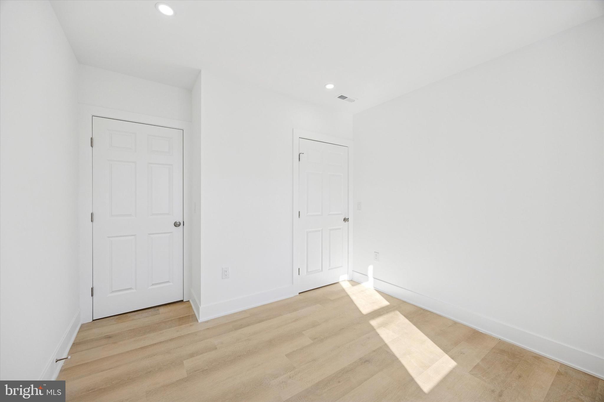 PORT RICHMOND - Residential Income