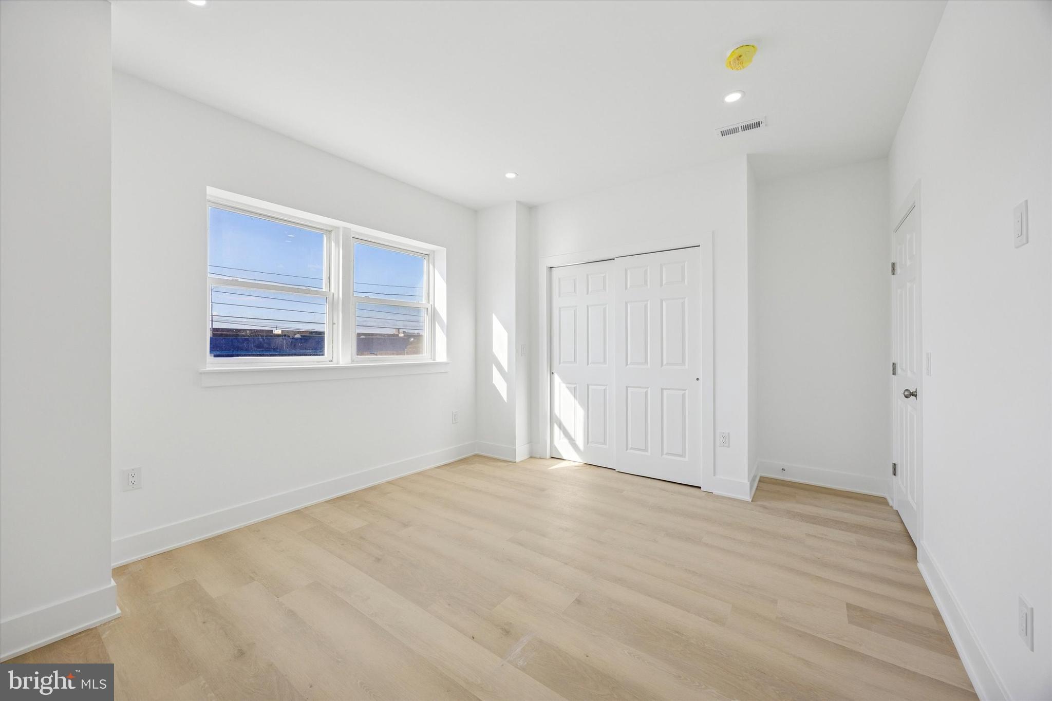 PORT RICHMOND - Residential Income