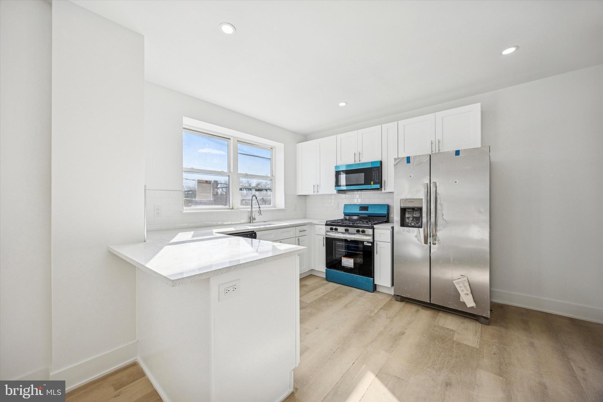PORT RICHMOND - Residential Income