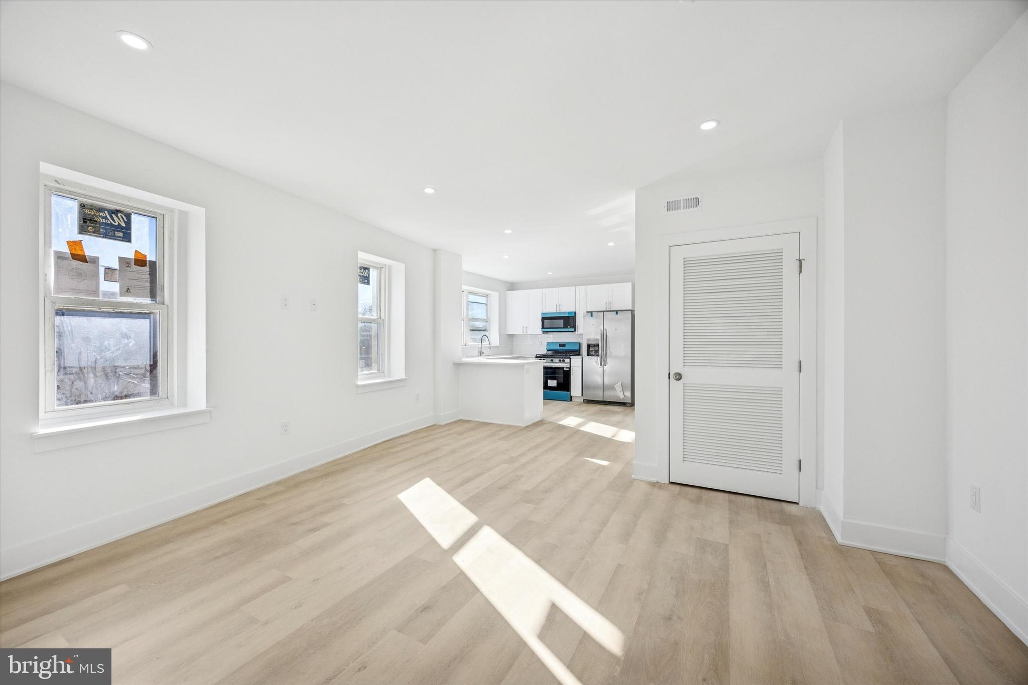 PORT RICHMOND - Residential Income