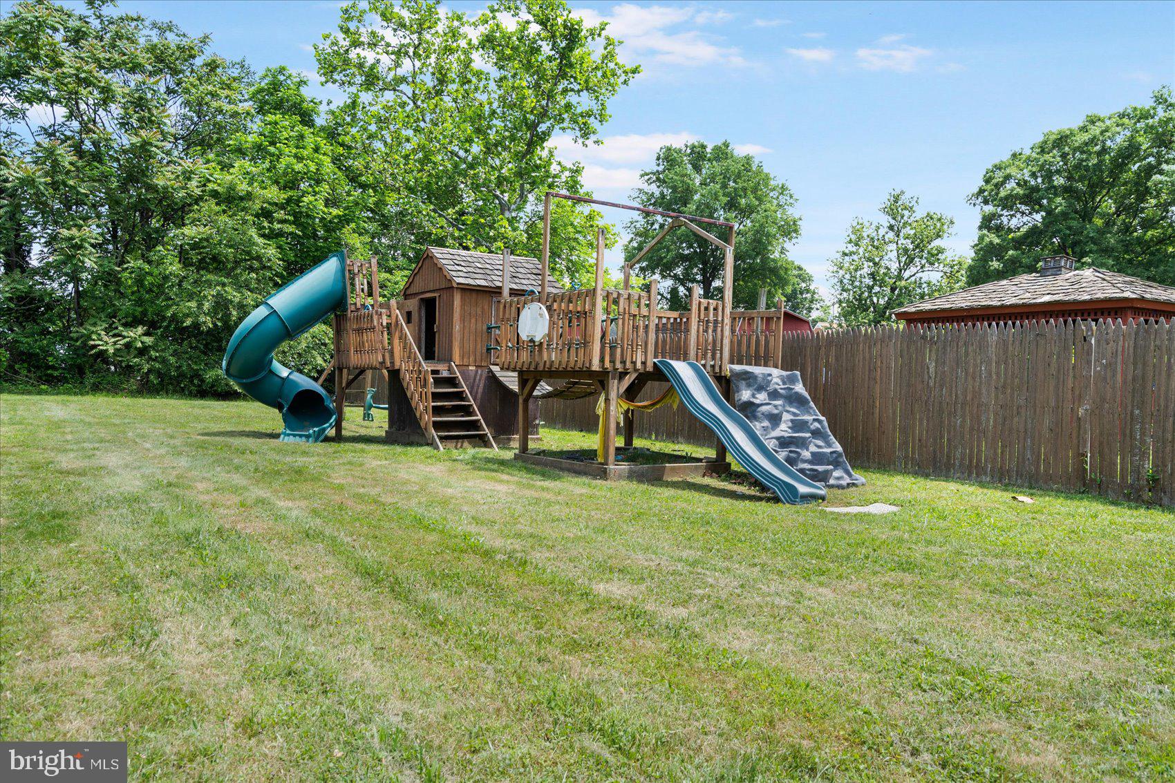 HAMILTON HILLS - Residential