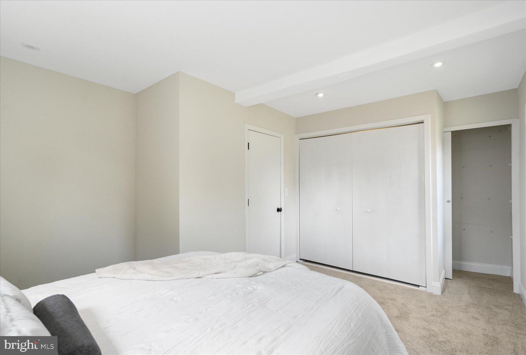 HAMILTON HILLS - Residential