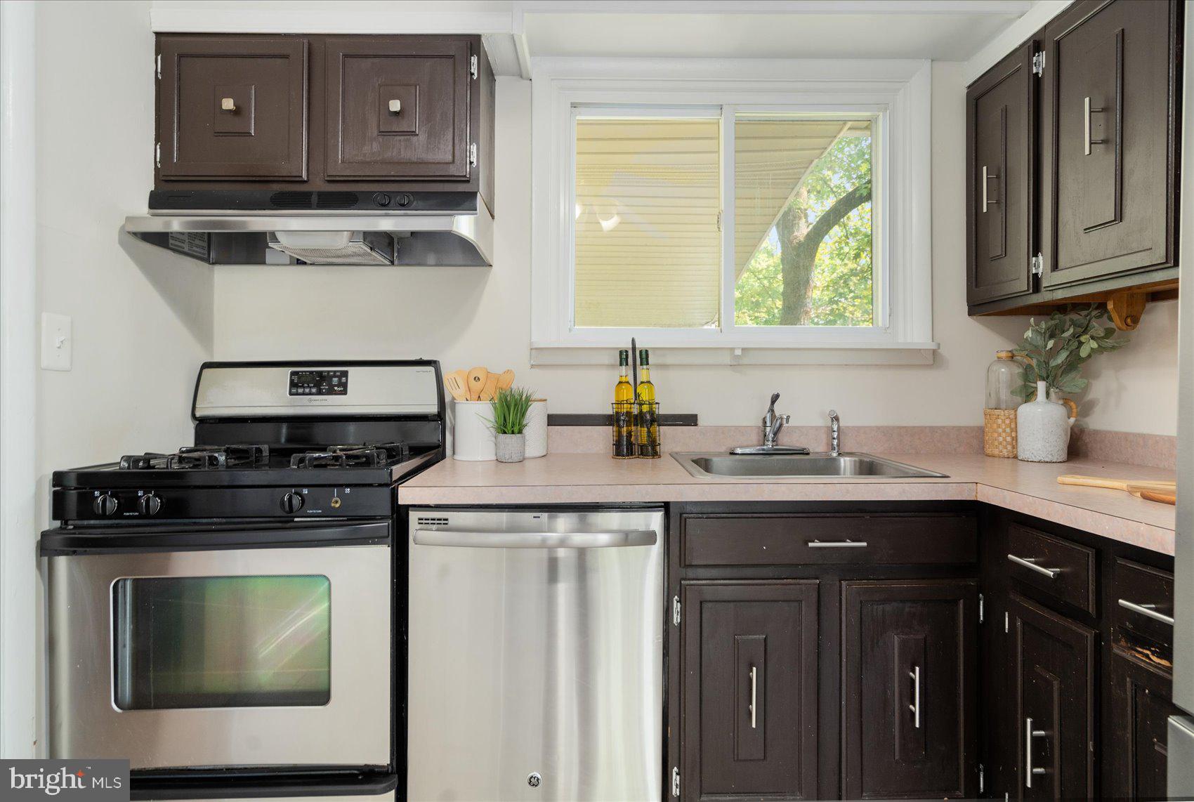 HAMILTON HILLS - Residential