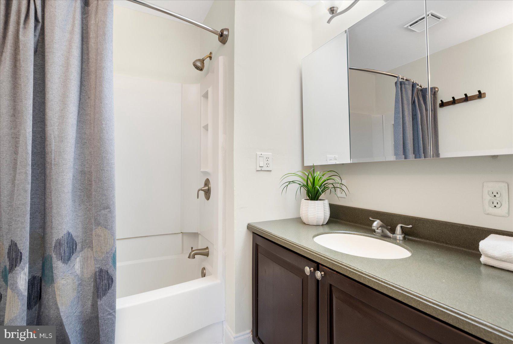 HAMILTON HILLS - Residential