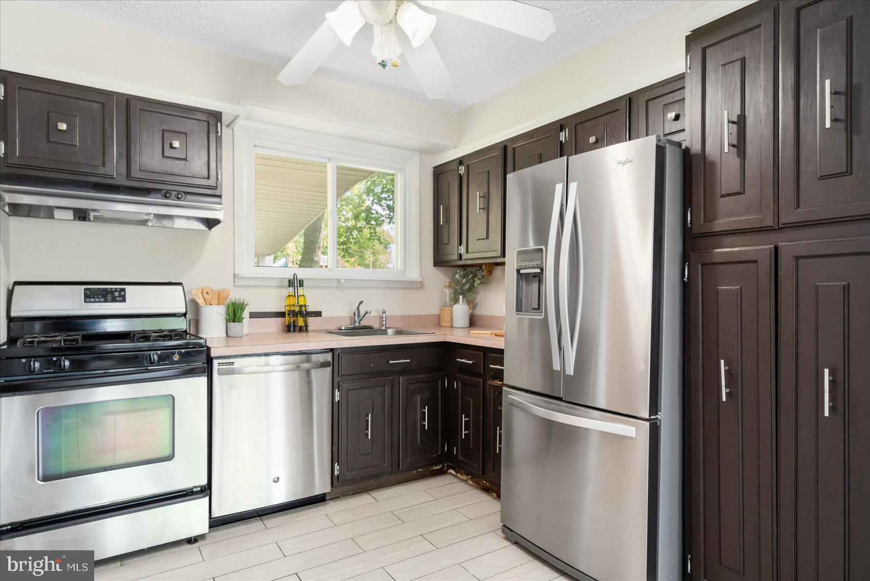 HAMILTON HILLS - Residential