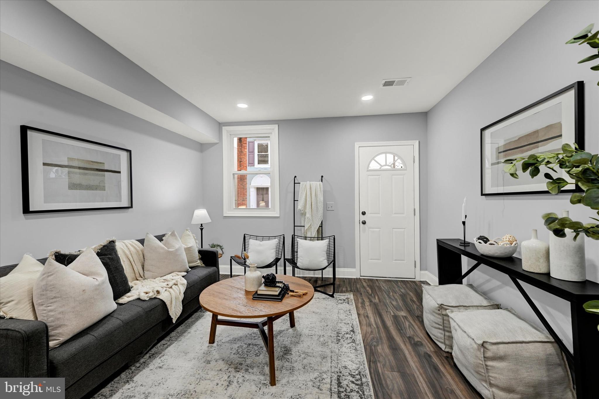 HOLLINS MARKET - Residential