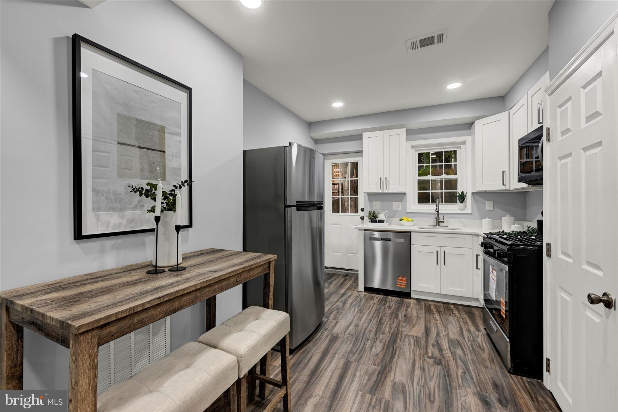 HOLLINS MARKET - Residential