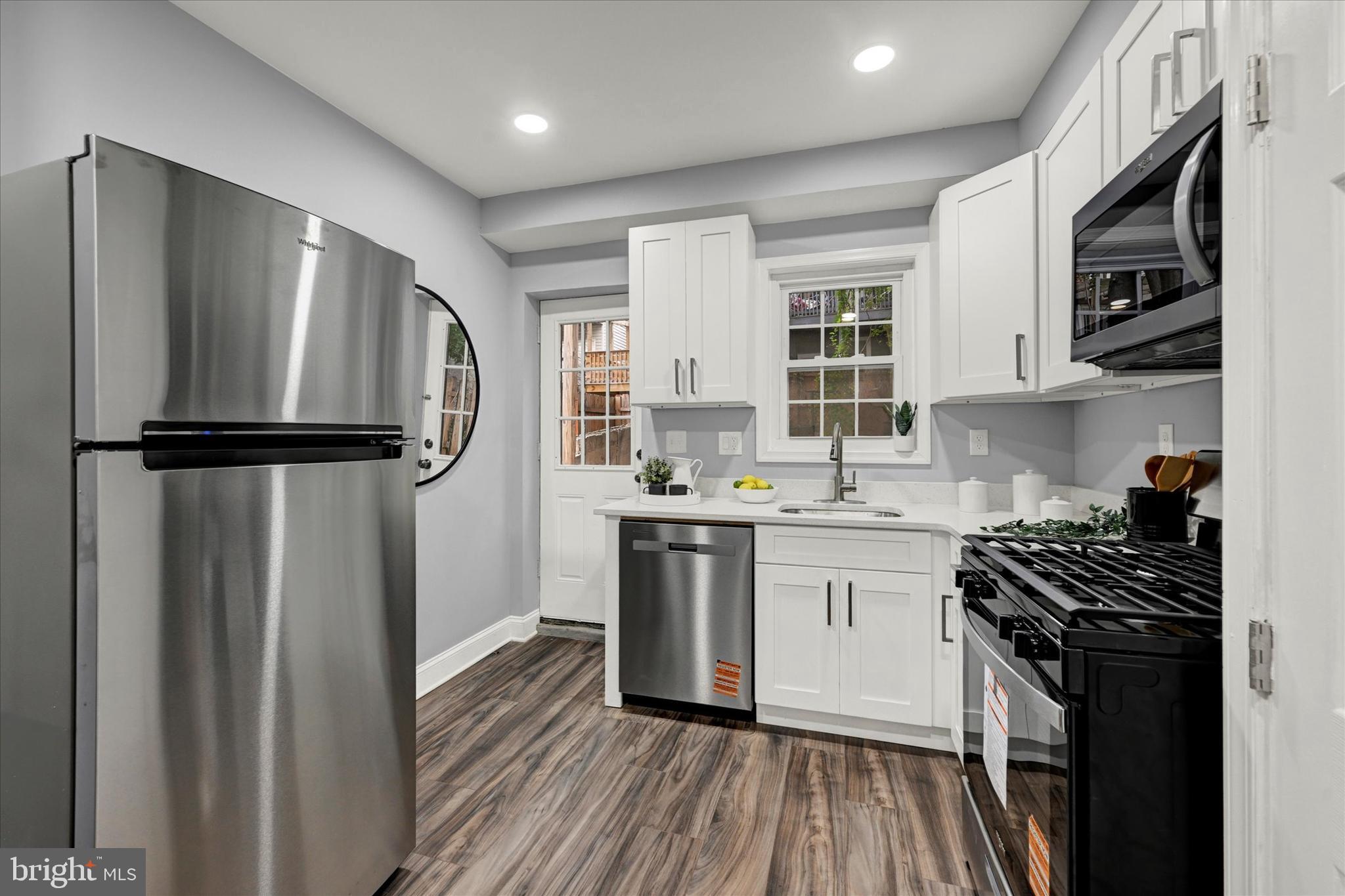 HOLLINS MARKET - Residential