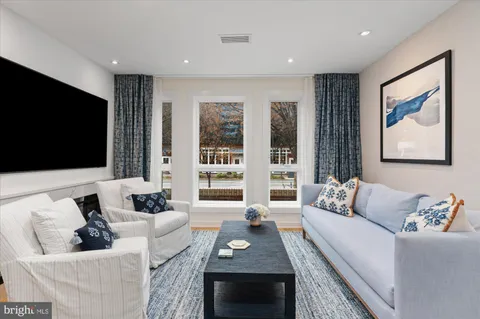 7313 Woodmont Avenue Unit R, Bethesda, MD 20814 - #: MDMC2210970