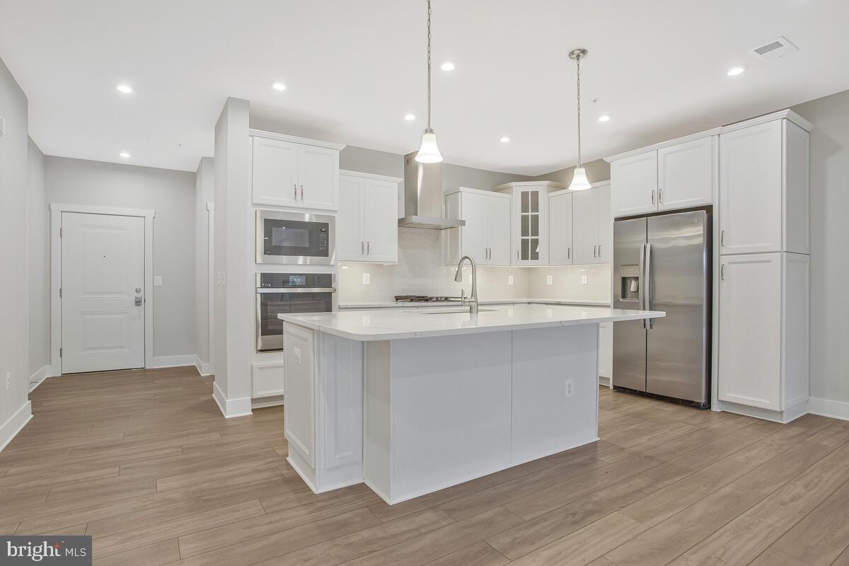 FOUR SEASONS AT KENT ISLAND - Residential