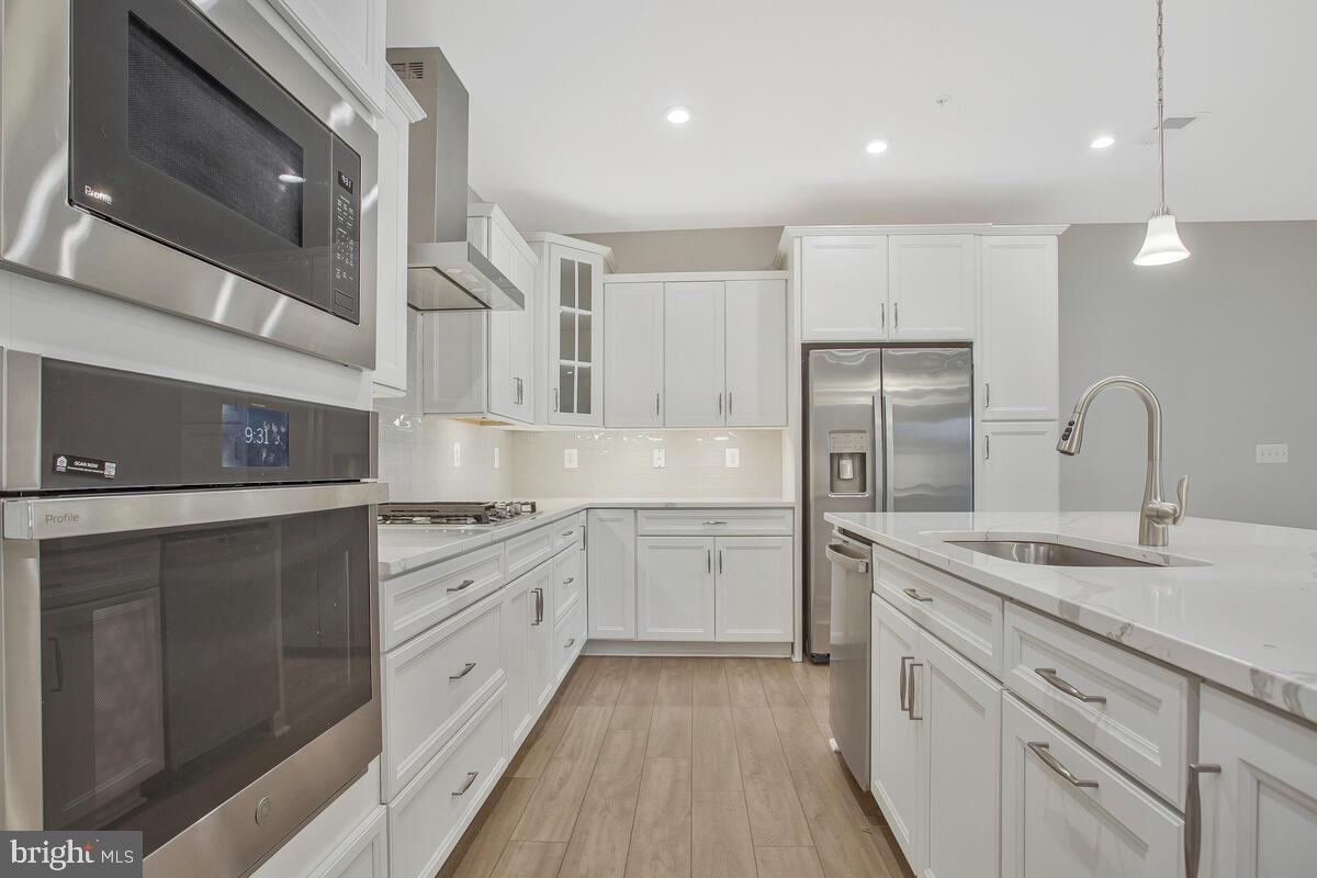 FOUR SEASONS AT KENT ISLAND - Residential