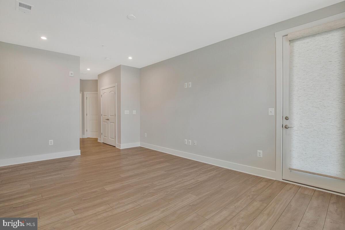 FOUR SEASONS AT KENT ISLAND - Residential