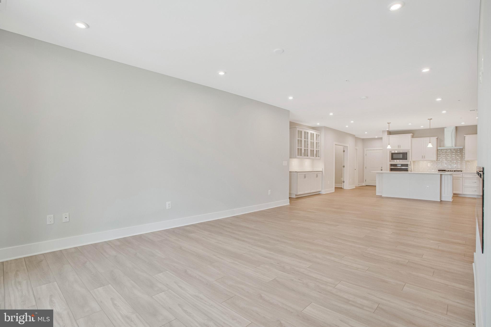 FOUR SEASONS AT KENT ISLAND - Residential