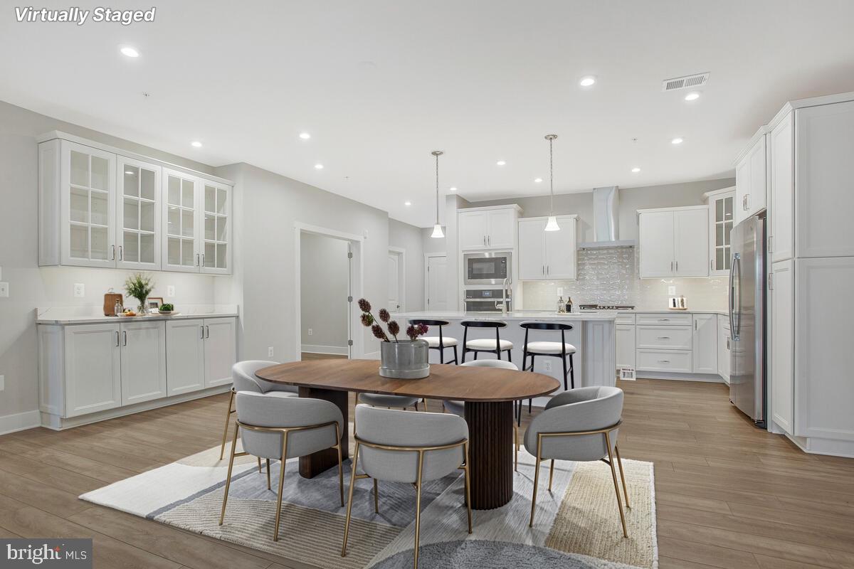 FOUR SEASONS AT KENT ISLAND - Residential