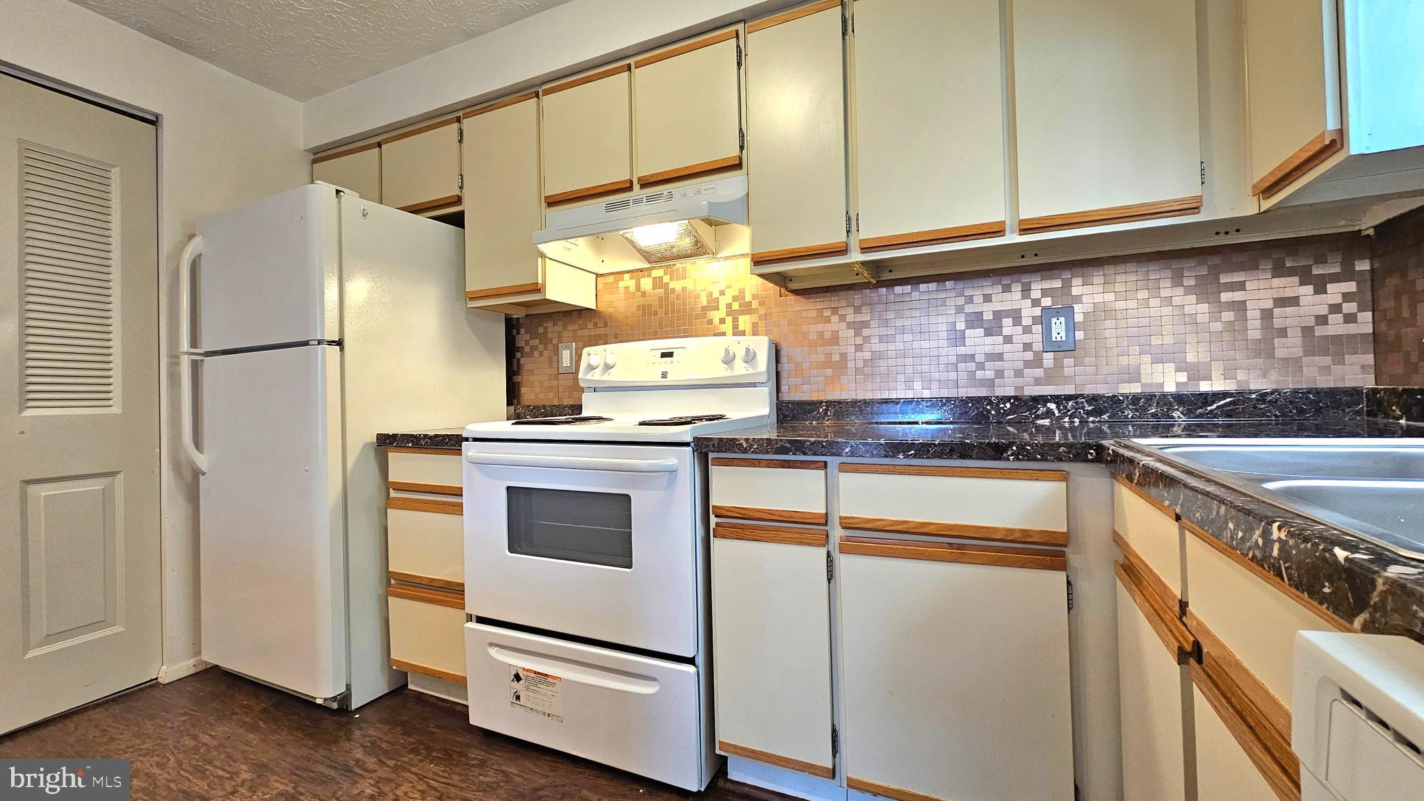 MOUNT VERNON LAKES CONDO - Residential Lease